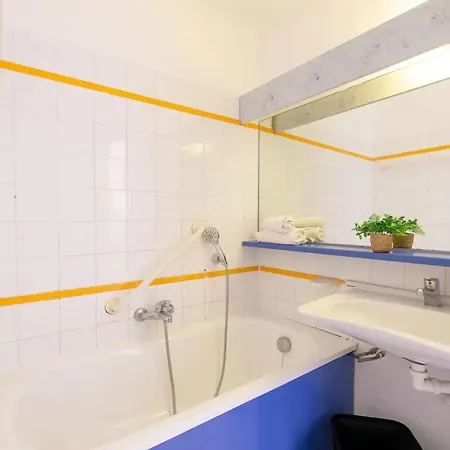 Lumineux Avec Terrasse Et Piscine à Cap Esterel, Saint-raphaël - Fr-1-504-678 Appartement