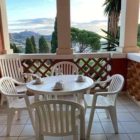 Apartment Cosy Au Coeur De Cap Esterel Avec Balcon Et Acces Piscines - Fr-1-504-678 Saint-Raphael (Var)